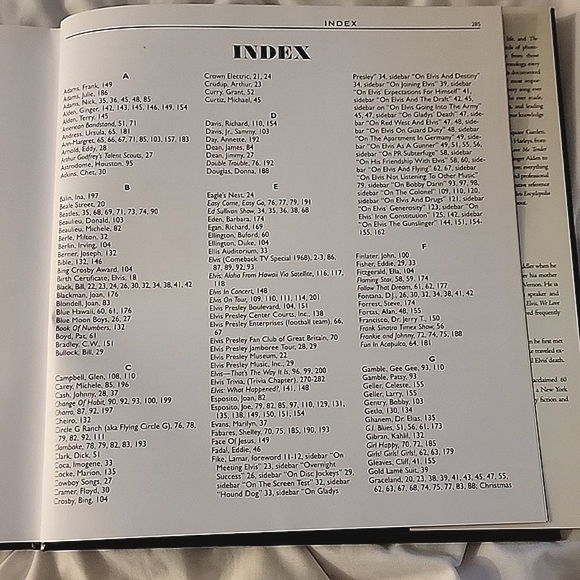 The Elvis Encyclopedia by David E. Stanley with Frank Coffey. 282 pages. - Picture 14 of 15